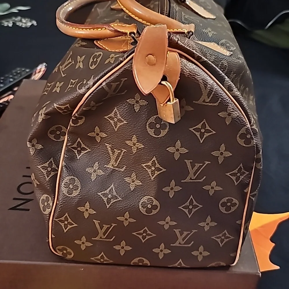 Louis Vuitton Speedy 45 Handbag - Picture 2 of 16